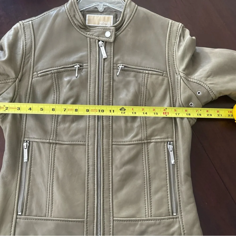 NWOT Michael Kors Med ladies green leather lined jacket.